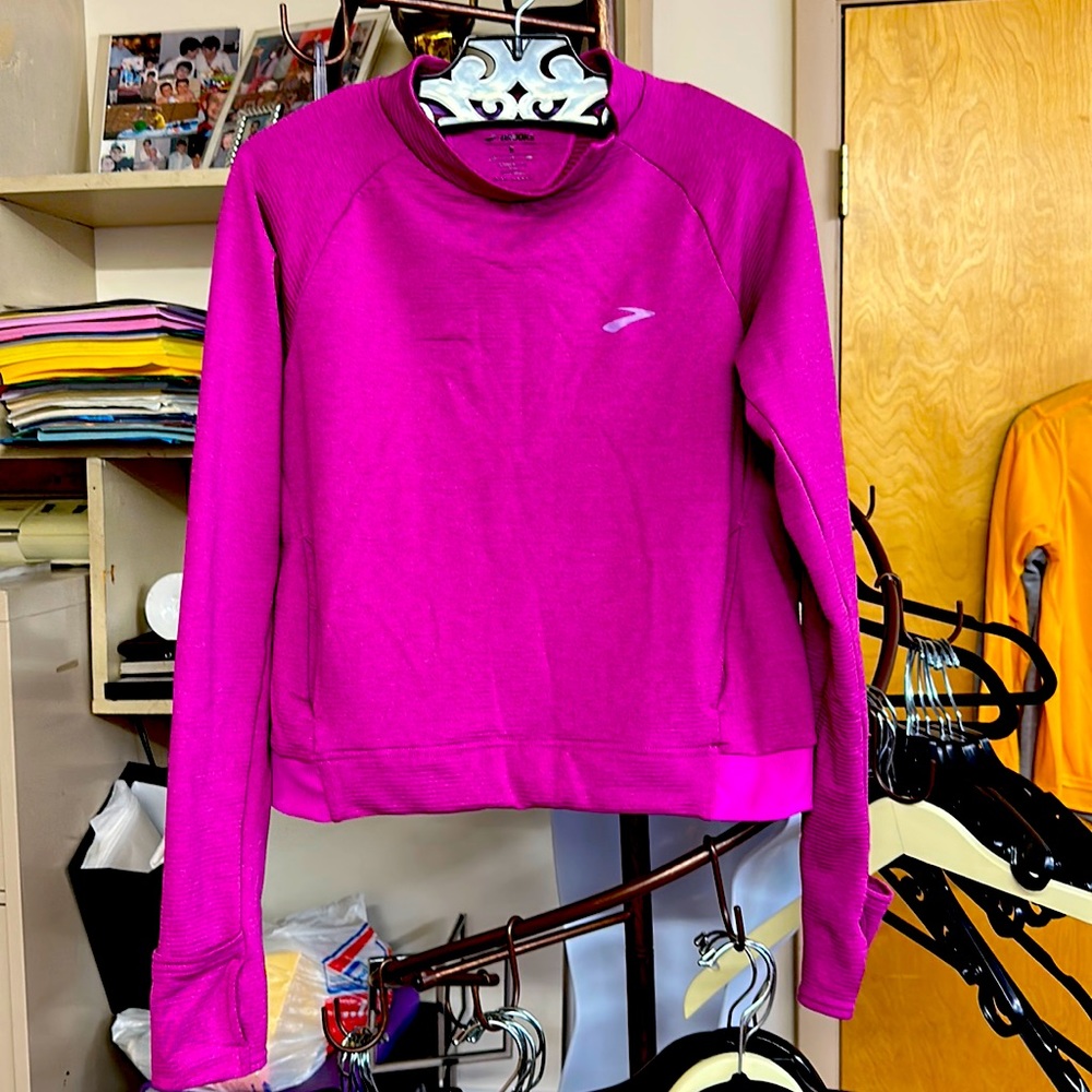 Brooks Notch thermal, long sleeve top size small